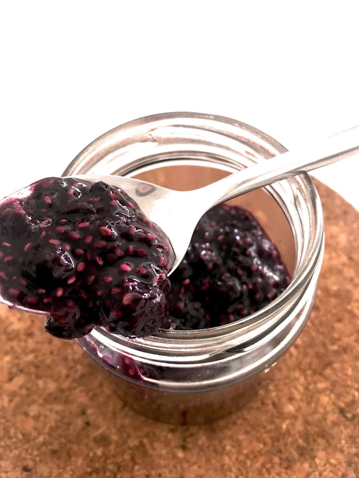 Confiture aux myrtilles sans sucre aux graines de chia
