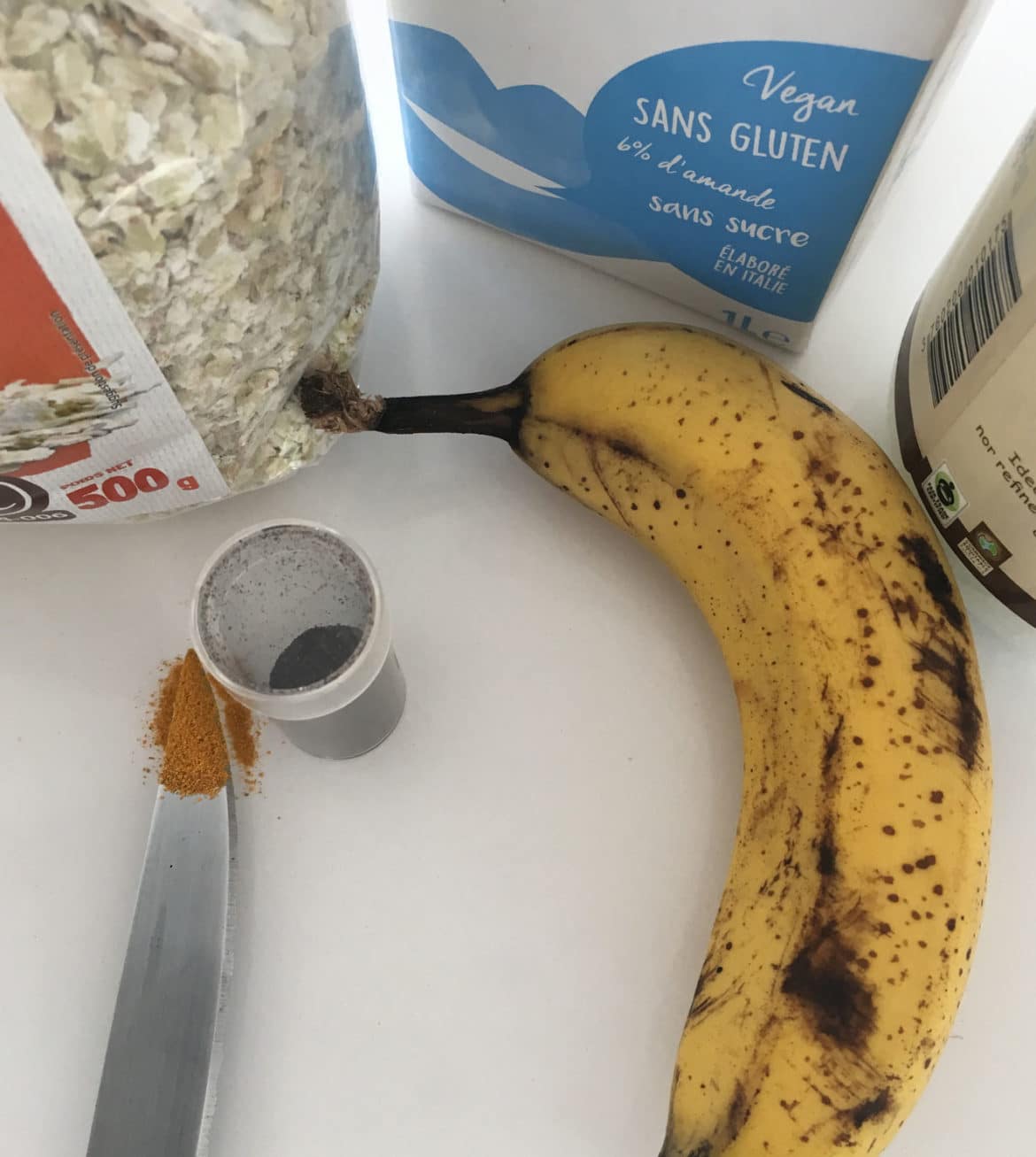 Ingrédients pour le porridge banane, mangue Ingrédients pour le porridge banane, mangue